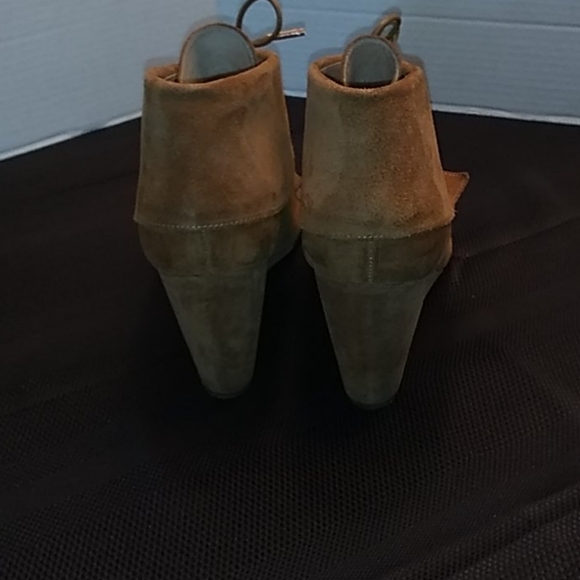 Michael Kors suade ankle boots. - Picture 3 of 9